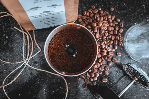 Wie lange sollte man Kaffee in einer French Press stehen lassen?